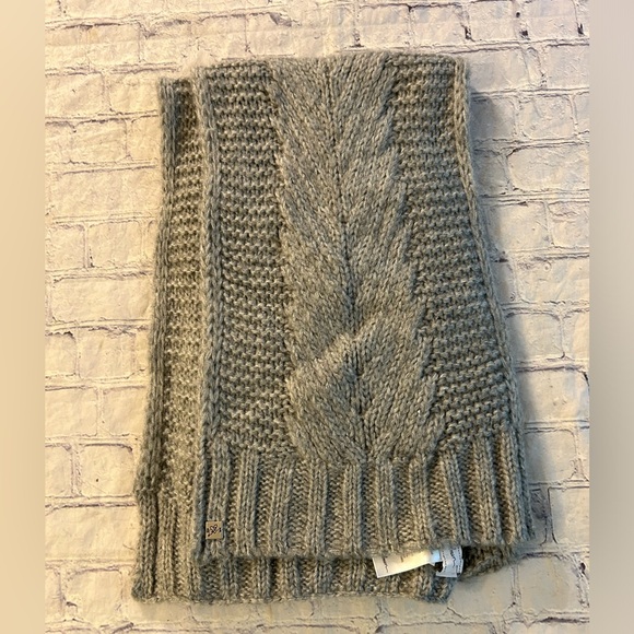 LIBBY EDELMAN CHUNKY KNIT SWEATER GREY ACRYLIC WOMEN’S OBLONG SCARF - Picture 3 of 5